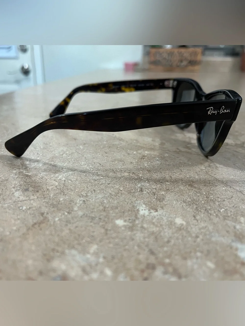 Ray-Ban Laramie tortoise sunglasses - Picture 7 of 16
